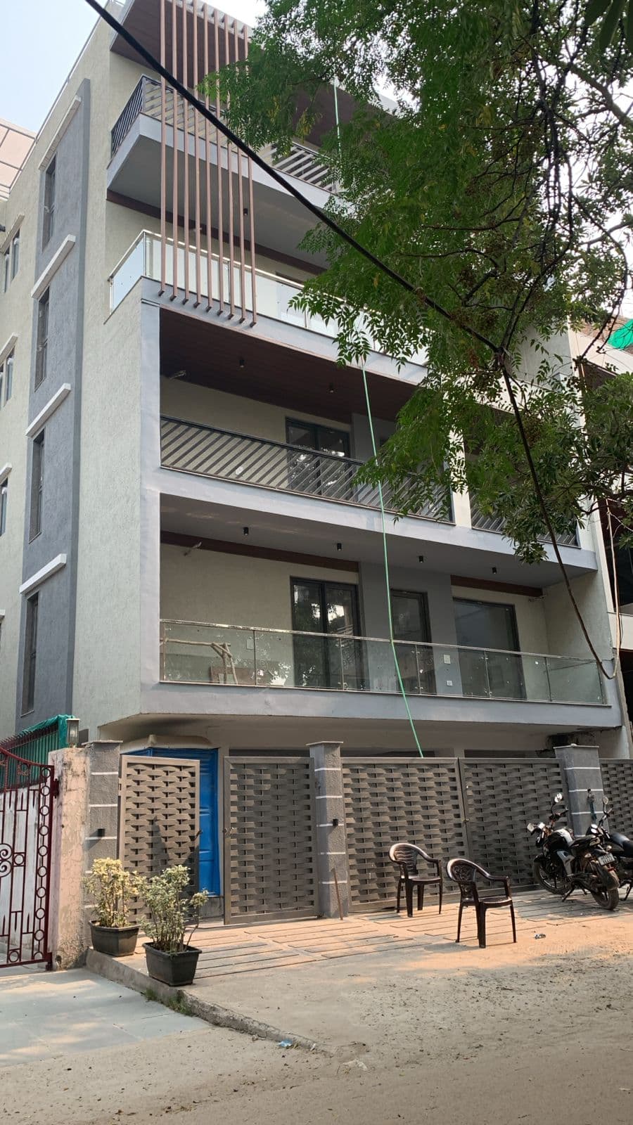 4bhk builder Floor in DLF City for sale