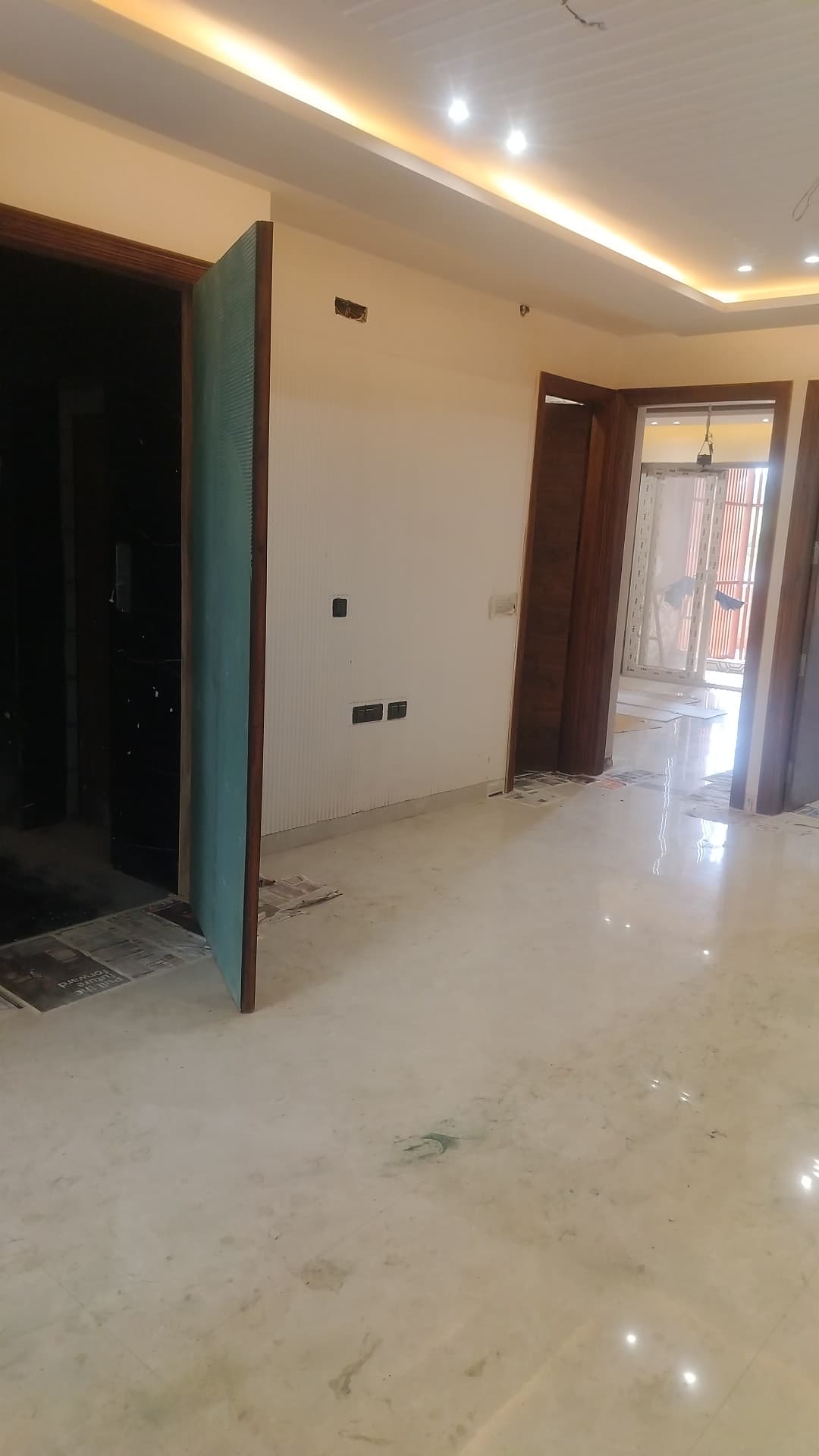 Brand new 3bhk Builder Floor South CIty 1