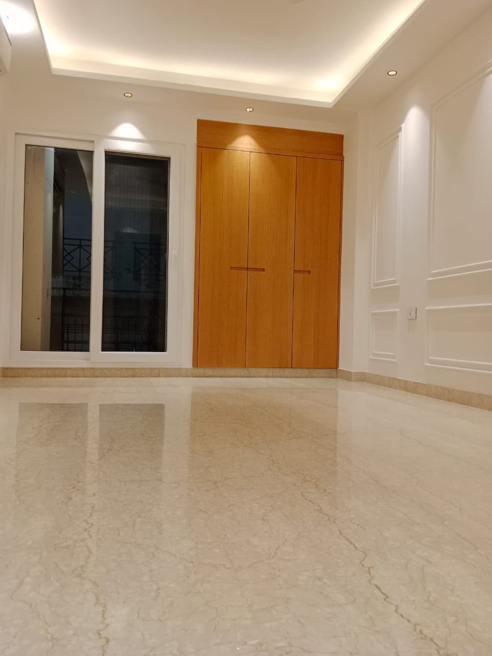 3bhk Top Floor with roof DLF 1 on Sale