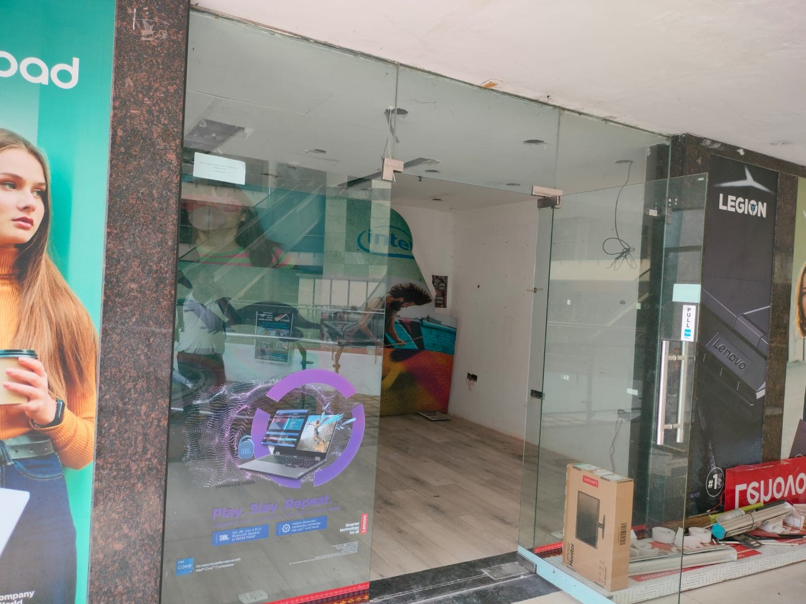 Comm. Shop available on rent Raheja Mall