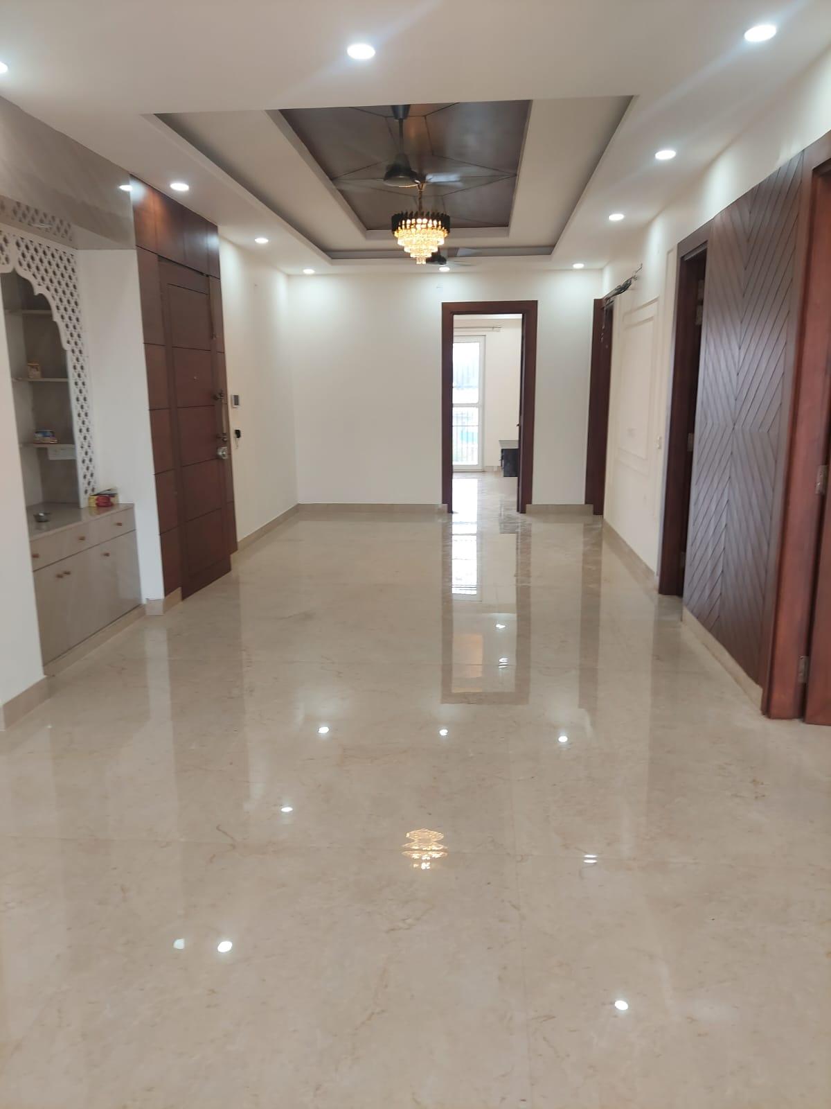 3BHK Semi furnished sector 52 available 1 april