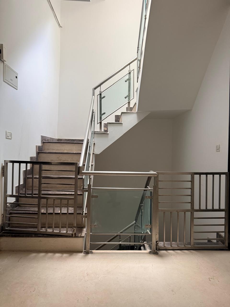 5bhk triplex corner villa sec 47 on sale